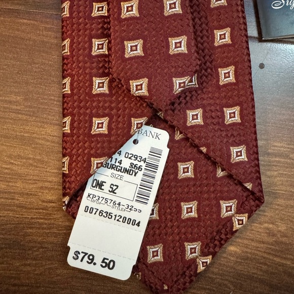 JOS. A. BANK Burgundy Square Pattern Tie - Picture 5 of 9